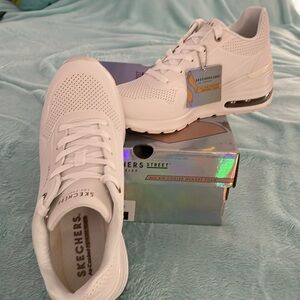 Skechers Street Los Angeles Million Air-Elevated Air Sz 8.5 White BNWT